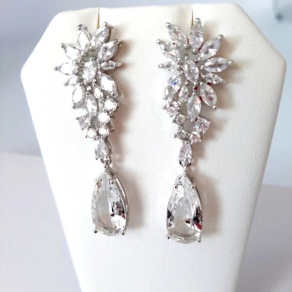 18k White Gold Plated Silver Crystal Wedding Bridal Dangle Drop Earrings! - Picture 4 of 4